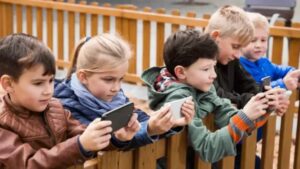 İskandinav ülkesi sosyal medyaya yaş sınırı getiriyor