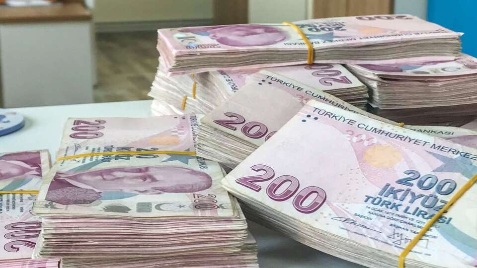 Bütçe 11 ayda 1,3 trilyon lira açık verdi