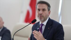 Bakan Bayraktar: Akaryakıt ve doğal gazda bir sıkıntı öngörmüyoruz