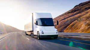 Bill Gates ‘mümkün değil’ demişti: Tesla tırları seri üretime giriyor