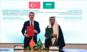 Suudi Arabistan ile Türkiye arasında 2 milyar dolarlık güneş enerjisi anlaşması imzalandı