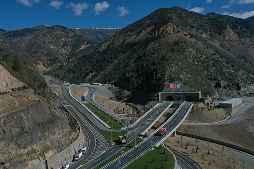 Çamlıbel Tüneli Ve Bağlantı Yolları Km: 0+000-7+700 Arası Yapım İşleri İçin Sözleşme İmzalandı