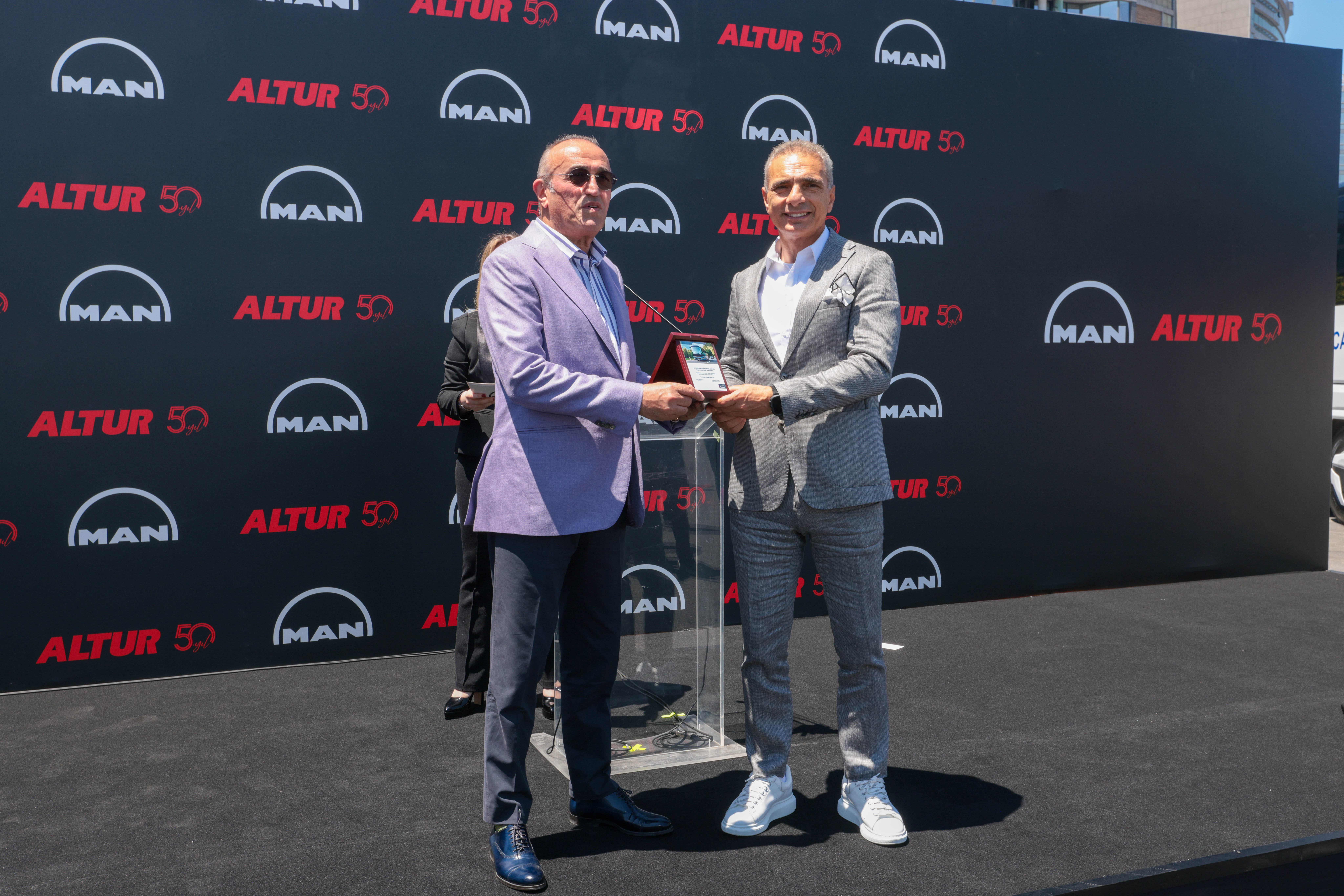 Personel Taşımacılığının Lideri ALTUR, MAN ve NEOPLAN ile Filosunu Güçlendirdi