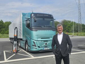 Volvo Trucks, 700 km Menzile Ulaşabilen Elektrikli Çekici ve Kamyonlarını Tanıttı