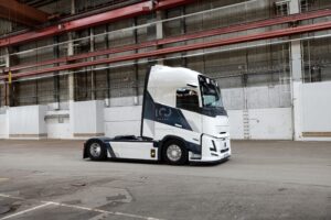 Volvo Trucks, 100. Yılını Özel Seri FH ve FH16 Modelleriyle Kutluyor!