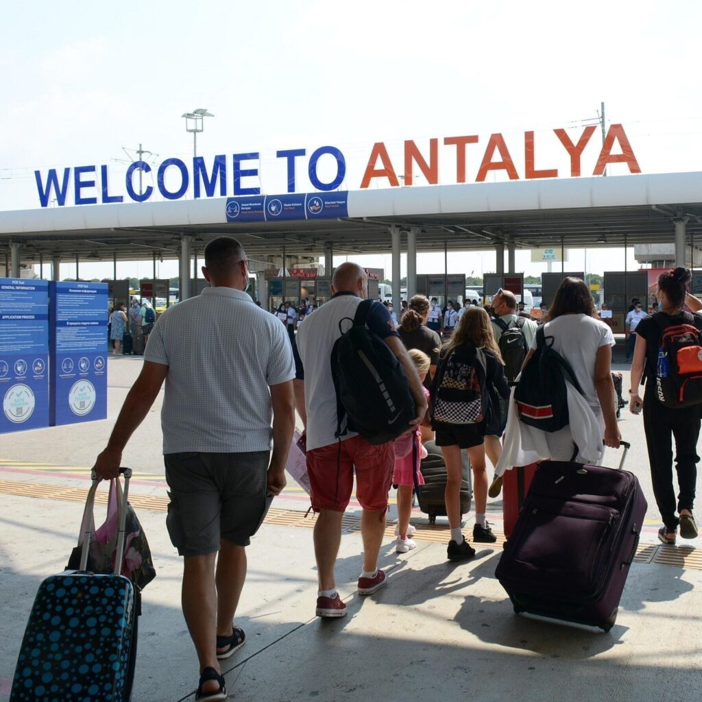 Antalya’da 8 ayda turist sayısı yüzde 6 düştü, gelir kaybı en az 700 milyon Euro