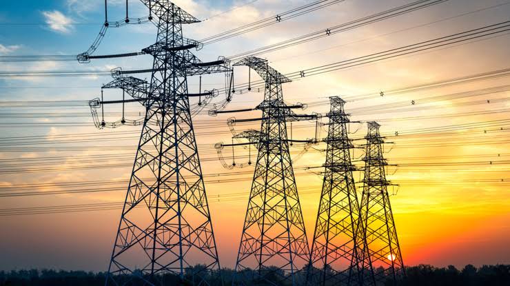 Elektrik iletim ve dağıtım altyapısına 2035’e kadar 80 milyar dolar yatırım yapılacak